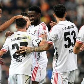 Beşiktaş'ın Konyaspor ma&ccedil;ı kamp kadrosu a&ccedil;ıklandı 