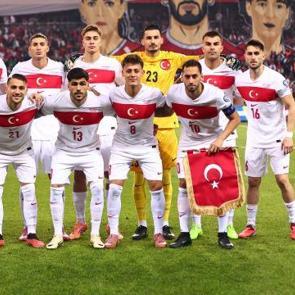 Beşiktaş'ın eski antren&ouml;r&uuml;nden 'adaylık' vaadi: 'İki yıldızı getiririm'