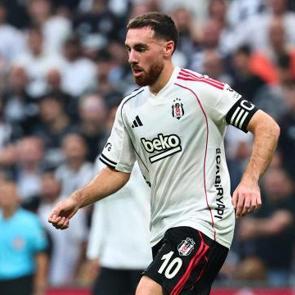 Beşiktaşlı Orkun K&ouml;k&ccedil;&uuml;'n&uuml;n vefat eden babaannesi son yolculuğuna uğurlandı