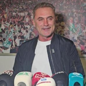 Efsane takımın yeni hocası ilk ma&ccedil;ında 3 attı! 'Ağlamamak i&ccedil;in kendimi zor tuttum'