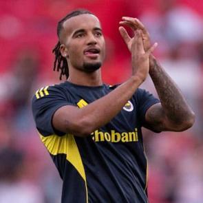 Eleştirilerin odağındaydı: Archie Brown s&ouml;zleşmeyi feshetti