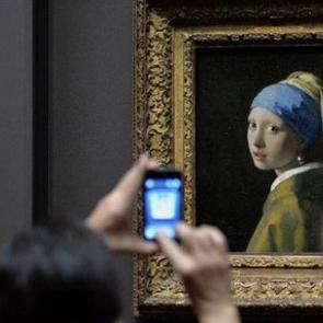 İnci K&uuml;peli Kız'ın kim olduğu ortaya &ccedil;ıktı! 360 yıllık gizem &ccedil;&ouml;z&uuml;ld&uuml;