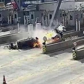 Kuzey Marmara Otoyolu'ndaki gişelerde korkunç kaza! Feci anlar anbean kamerada