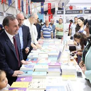 Sultanbeyli Kitap Fuarı kapılarını açtı