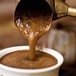 Yaşlanmayı geciktiren ve gen&ccedil;leştiren besin! İ&ccedil;enin &ouml;mr&uuml; sağlıklı oluyor