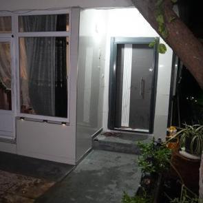 Balıkesir'de esrarengiz olay! Kapıdaki leke cesede götürdü