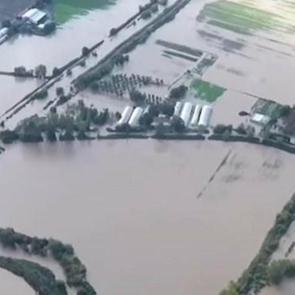 G&ouml;k&ccedil;eada&rsquo;da sel vurdu: Ev ve iş yerlerine 2 g&uuml;nd&uuml;r su verilemiyor!