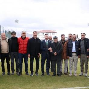 D&ouml;rt oyuncu bir odada kalıyordu: Şampiyonlar 27 yıl sonra buluştu