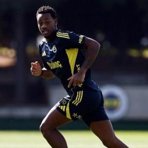 Fenerbah&ccedil;elilerin g&ouml;z&uuml; kulağı bu haberdeydi! Yıldız isim geri d&ouml;nd&uuml;