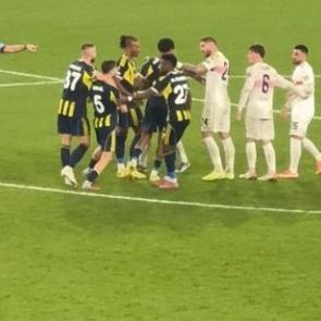 İsmail Y&uuml;ksek ve Deniz Undav arasında gerginlik! İsmail'in cevabı g&uuml;ndem oldu