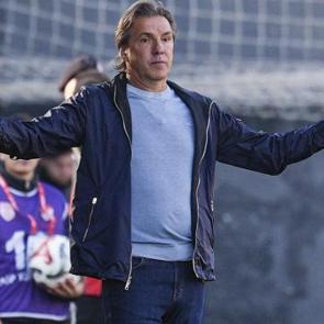 Maaşlar yatmayınca takım antrenmana &ccedil;ıkmadı! Tecr&uuml;beli hoca istifa sinyali verdi