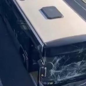 Son dakika: Sefak&ouml;y'de metrob&uuml;sler &ccedil;arpıştı! Yaralı var