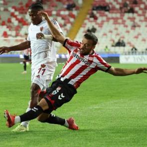 S&uuml;per Lig'in 2 efsanesi 1. Lig'de kapıştı! 1 puan 90+2'de geldi