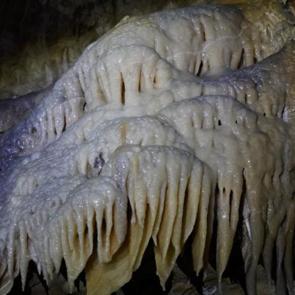 Tabakalar, sarkıtlar, dikitler! Kesintisiz hava akımıyla Kuneba Mağarası