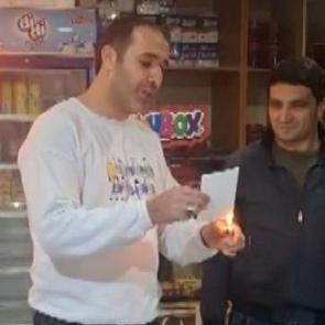 Yaktığı defter mahalleliyi sevince boğdu