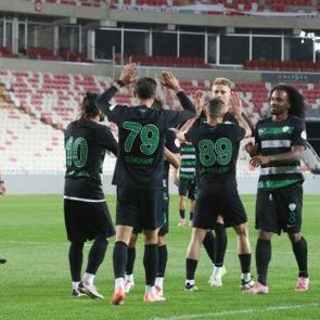 1. Lig'de gol yağmuru! 5 ma&ccedil;tır kazanamayan takım rakibine patladı