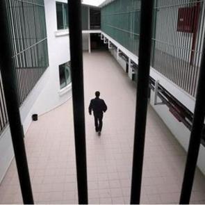 A&ccedil;ık g&ouml;r&uuml;şte dehşet! 4 yaşındaki kızını duvara fırlattı! Yoğun bakımda!