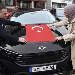 Almanya'da Togg gururu! "Mercedes'imi Togg&rsquo;u alabilmek i&ccedil;in geri verdim"