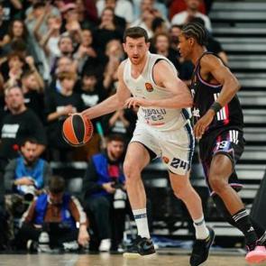 Anadolu Efes, Fransa'dan zaferle d&ouml;nd&uuml;