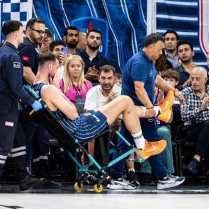 Anadolu Efesli basketbolcu Georgios Papagiannis ameliyat edildi