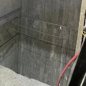 Asansör boşluğuna düşen 2 işçi ağır yaralandı