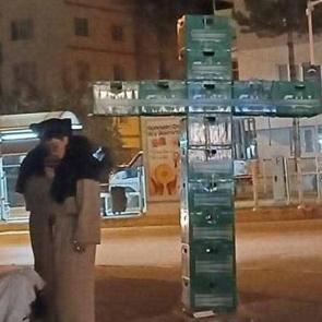 Bira kasalarıyla ha&ccedil; işareti yapıp sokak sokak gezdiler! 3 kişi g&ouml;zaltına alındı