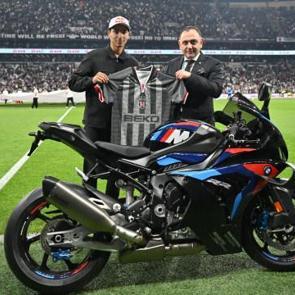 D&uuml;nya SuperBike şampiyonu Toprak Razgatlıoğlu motoruyla T&uuml;praş'ta turladı