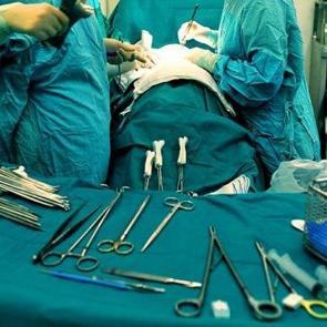 Silahlı saldırı sonrası kâbusu yaşadı: Bacak kemiğini çenesine naklettiler