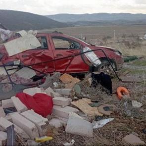 Fırtına ve hortum! Baba &ouml;ld&uuml;, 3 &ccedil;ocuğu yaralı