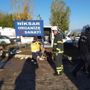 İşçi servis minibüsleri çarpıştı: 10 yaralı