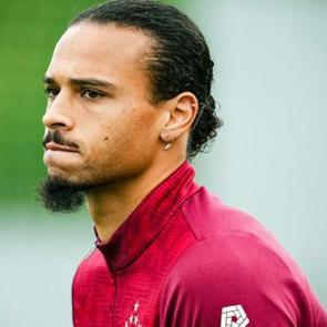 Leroy Sane'nin bir g&ouml;z&uuml; Almanya'da: Telefon bekliyor