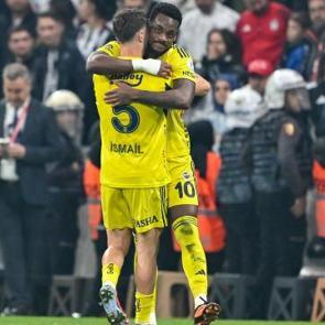 Fenerbah&ccedil;e'nin yıldızı ilk derbisinde tarihe ge&ccedil;ti
