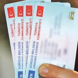 Yeni ehliyet yenileme &uuml;creti ne kadar oldu? S&uuml;re&ccedil; nasıl olacak?