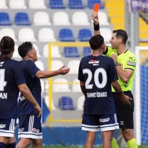 1. Lig ma&ccedil;ı nefesleri kesti! 9 kişiyle kazandılar