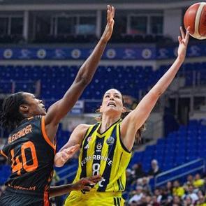 5'te 5 yapan Fenerbah&ccedil;e liderliği garantiledi