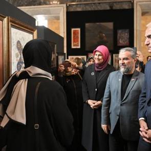 TBMM Başkanı Kurtulmuş, “Hilalin Işığında” başlıklı sanat sergisini gezdi