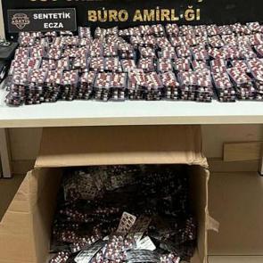 Balıkesir'den İzmir'e uyuşturucu getirdiği belirlenen 10 şüpheliye gözaltı