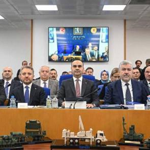 Görüşmeye damga vurdular! Bakan Kacır, Çelik Kubbe'yi milletvekillerine tanıttı!