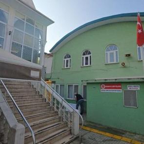 Caminin kadınlar tuvaletinde erkek cesedi bulundu