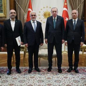 Cumhurbaşkanı Erdoğan, HÜDA PAR Genel Başkanı Yapıcıoğlu'nu kabul etti