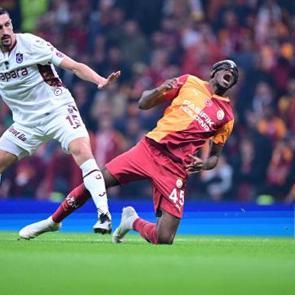 Derbide sakatlanmıştı: Kul&uuml;pten k&ouml;t&uuml; haber geldi