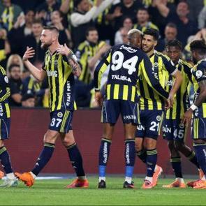 Kadıköy'de 6 gollü düellodan Fenerbahçe çıktı!
