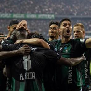 Aslan K&ouml;rfez'den &ccedil;ıkamadı! İlk mağlubiyetini yaşadı