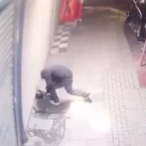 İstanbul'da el yapımı patlayıcı ile saldırı kamerada