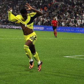 Jhon Duran'dan Sadettin Saran'a teşekk&uuml;r