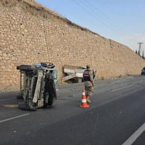 Kamyonet hafif ticari araca arkadan çarptı: 4 kişi yaralandı