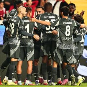 Kartal u&ccedil;uşa ge&ccedil;ti! Akdeniz'de Beşiktaş fırtınası