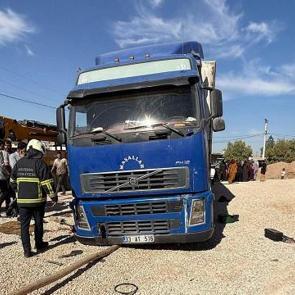 Mardin'de feci olay! Tır lastiğini değiştirirken aracın altında kaldı, hayatını kaybetti