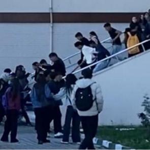 Okulda korku dolu anlar: Sopalarla baskın yaptılar