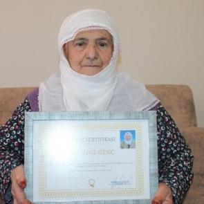 Eşinin s&ouml;zlerine i&ccedil;erlendi 88 yaşında okuma yazma &ouml;ğrendi 